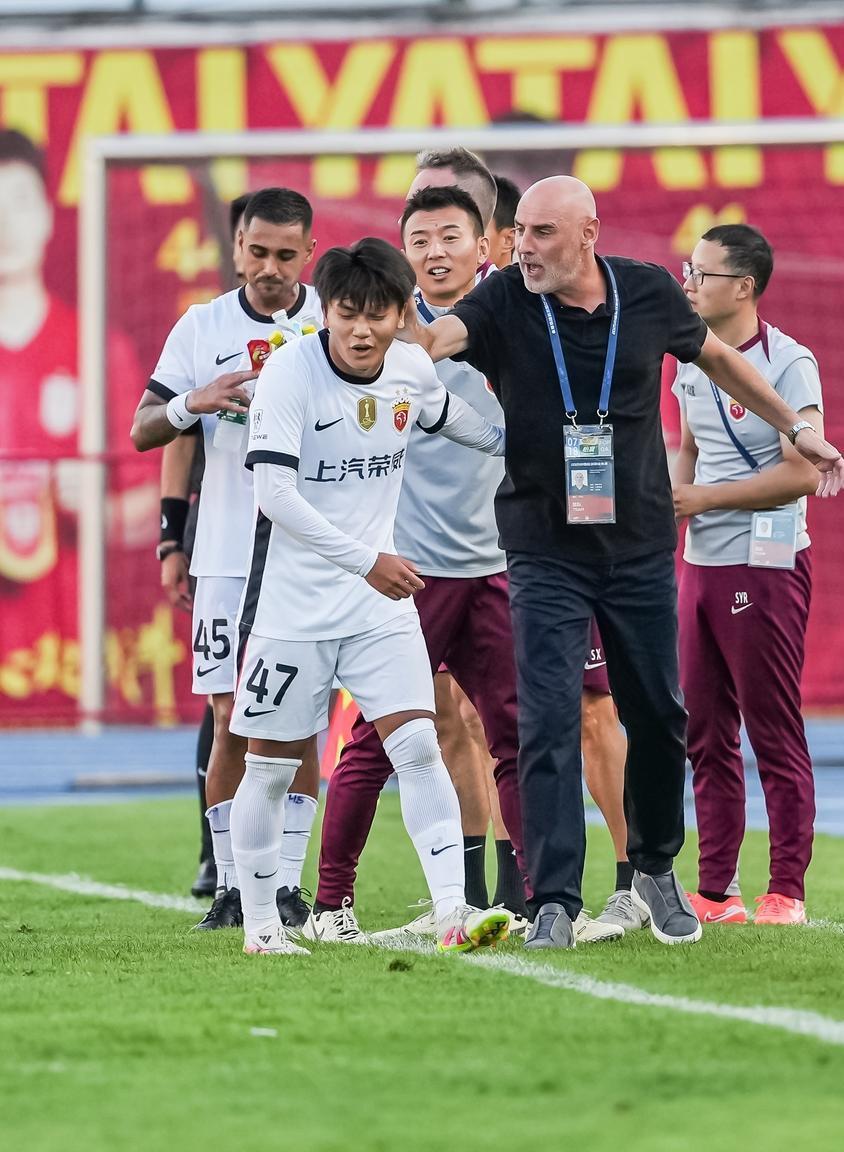 Nine Gaming-包含转会期上海海港调整名单以备中超，刷新队史纪录环节打磨，赛场秩序良好，细节决定成败的词条