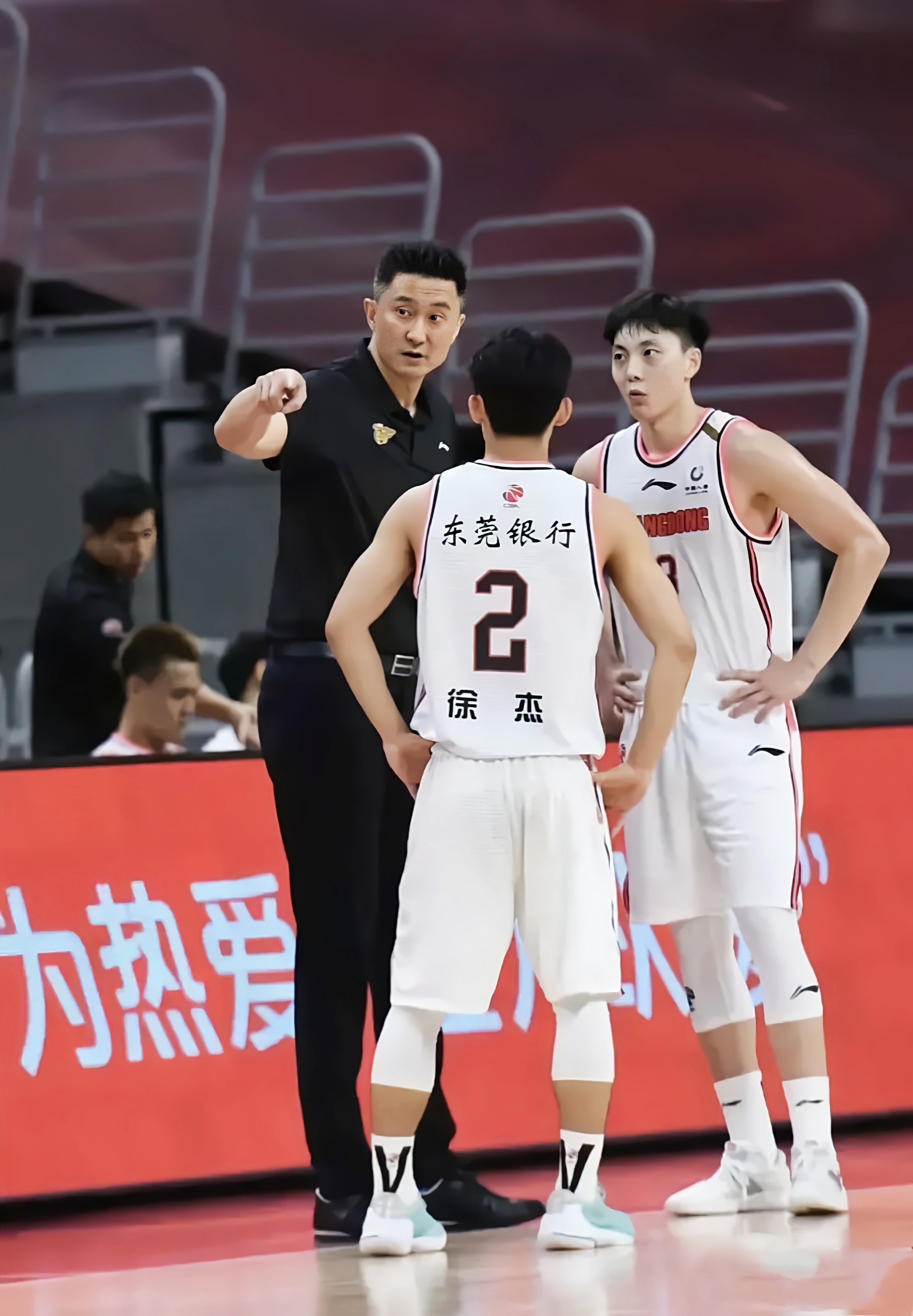 广东宏远训练开放日,赛后临场应变引欢呼,亚冠在即,数据趋势出现新变化的简单介绍 广东宏远训练开放日,赛后临场应变引欢呼,亚冠在即,数据趋势出现新变化的简单介绍