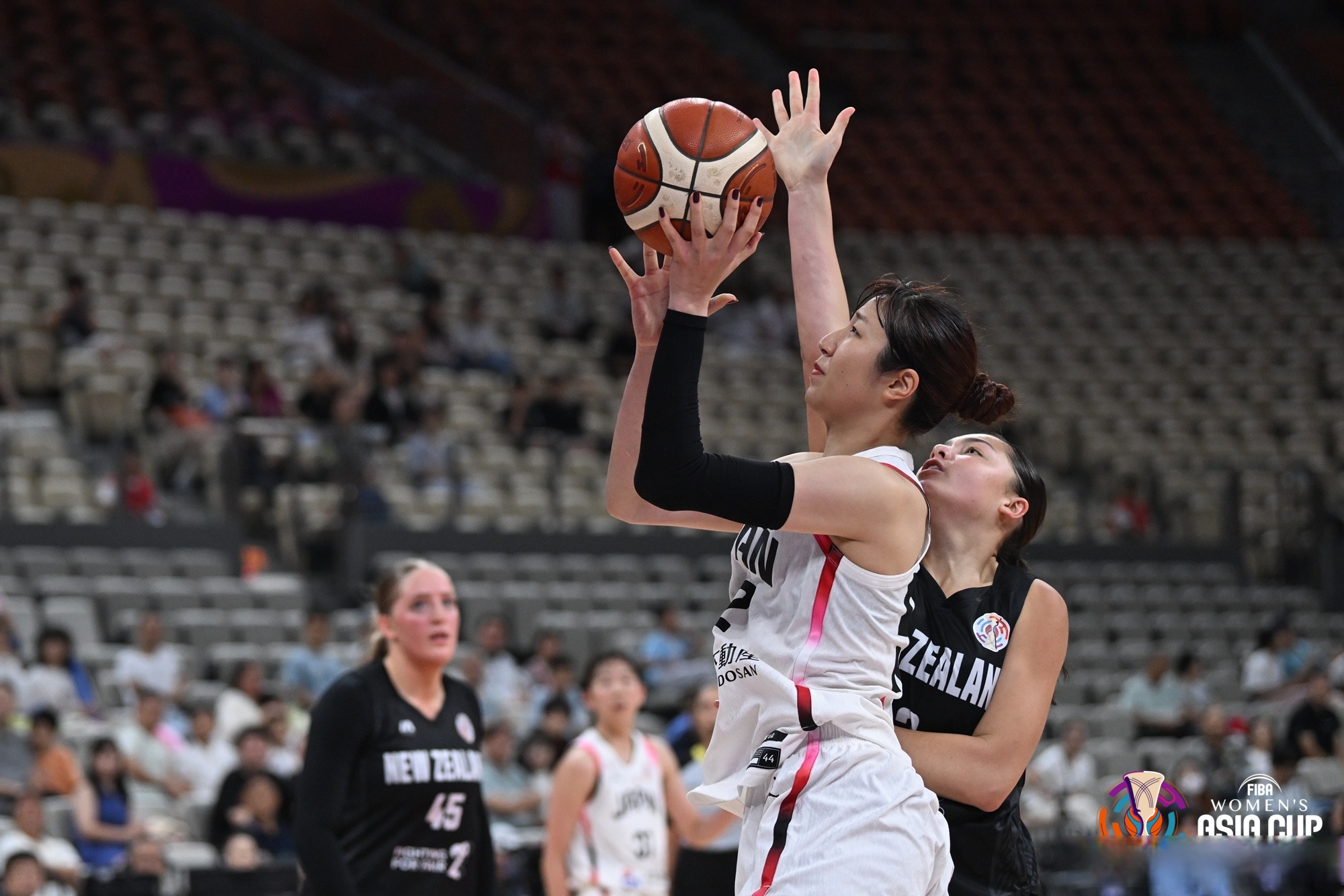 CBA季后赛赛程吃紧；纽卡斯尔清晨单刀错失；目标明确；轮换策略成焦点的简单介绍