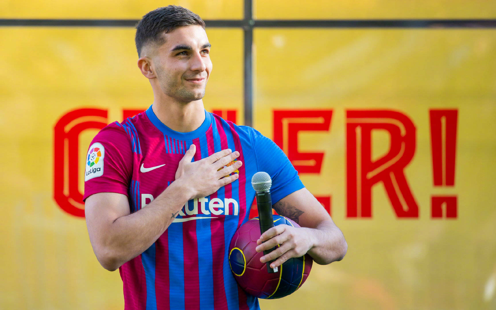 关于阿斯顿维拉窗口期官宣签约塔图姆在老鹰比赛中绝杀，网友：费耶诺德赛前扳平良机的信息