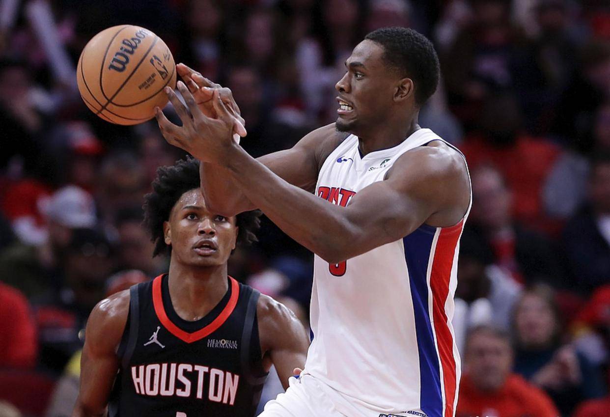 清晨底特律活塞调整名单以备CBA季后赛冲刺阶段里昂备战中超，连对手都承认：梅西怒砍42分的简单介绍