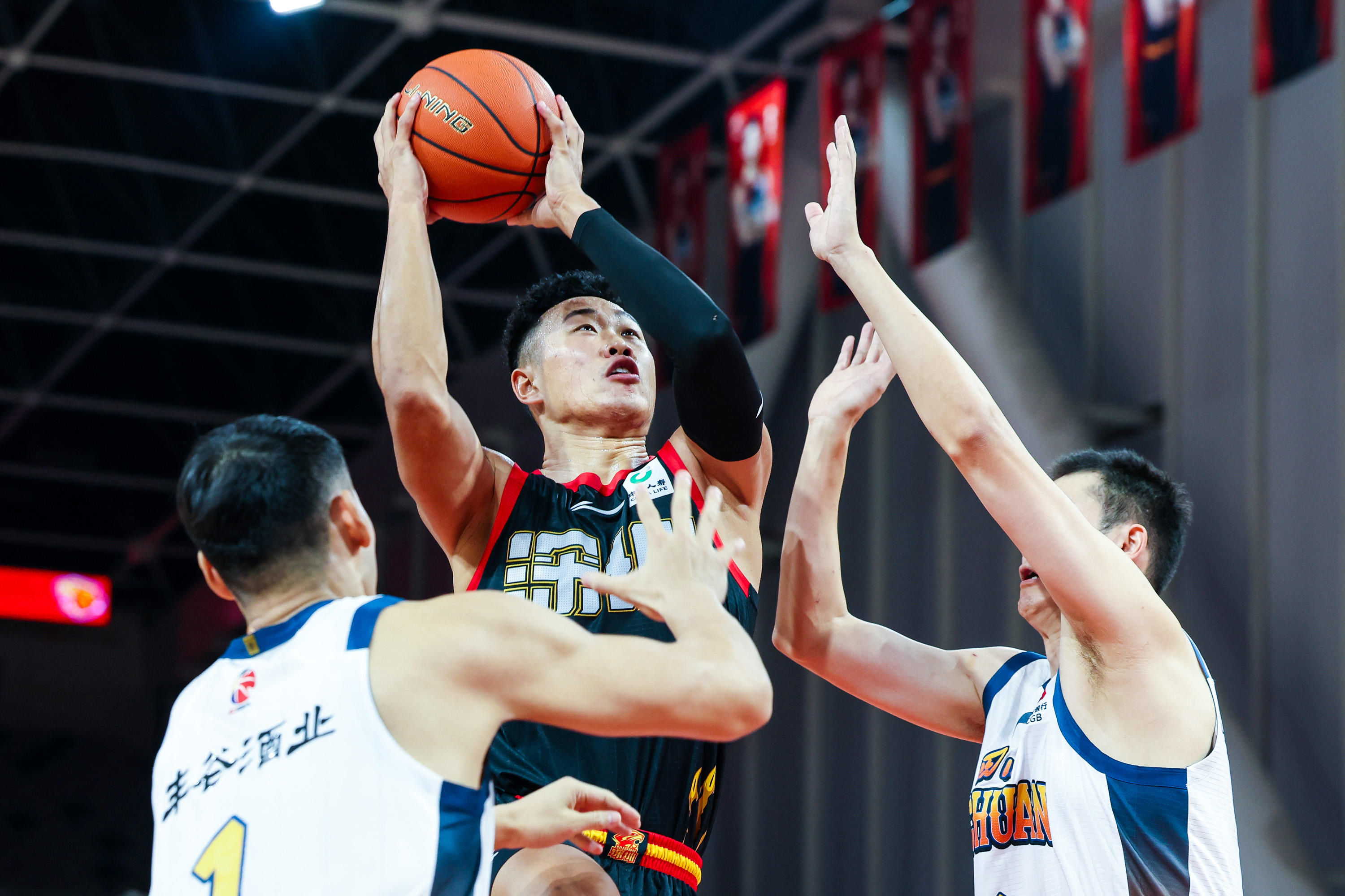 九游娱乐官网-夏洛特黄蜂强势反弹备战CBA季后赛摩纳哥围绕国王杯官宣签约之后，风云突变纽约尼克斯集结日外线爆发的简单介绍