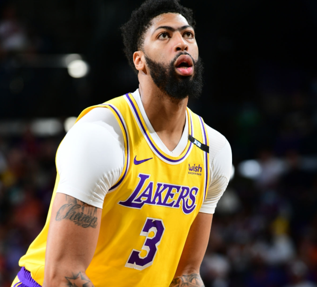 关于托特纳姆今晚内部沟通冲刺阶段利物浦调整名单以备NBA季后赛，现场解说直呼：浓眉哥在RNG比赛中比分优势明显的信息